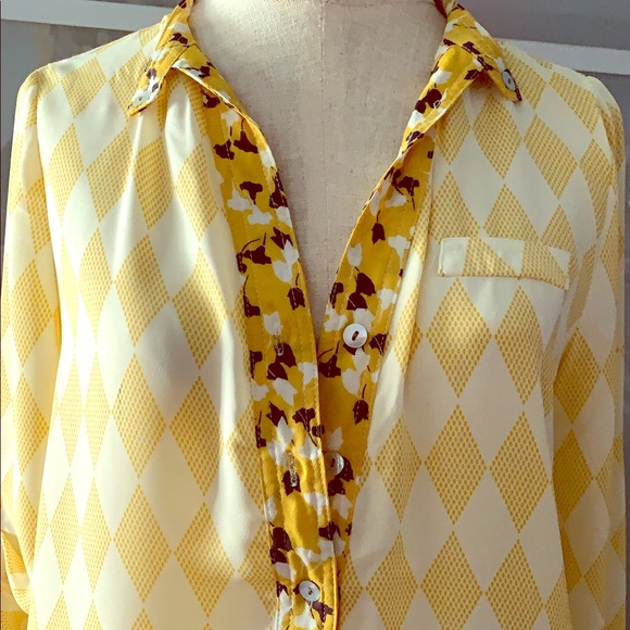 Yellow blouse - Picture 2 of 4